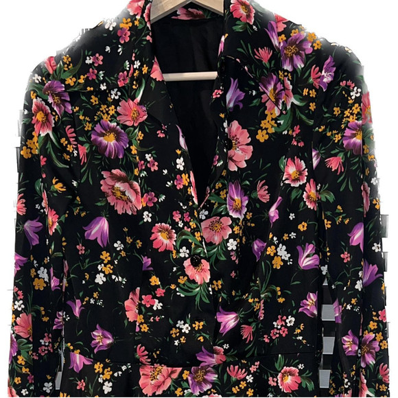 Dresses - Picture 3 of 8